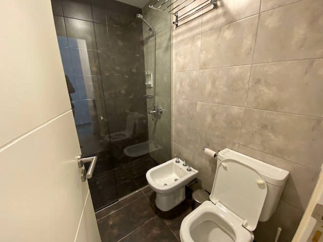 DEPARTAMENTO DE CATEGORÍA SOBRE COSTANERA FRENTE AL LAGO 