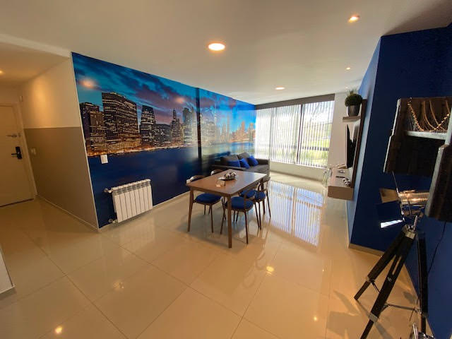 DEPARTAMENTO DE CATEGORÍA SOBRE COSTANERA FRENTE AL LAGO 