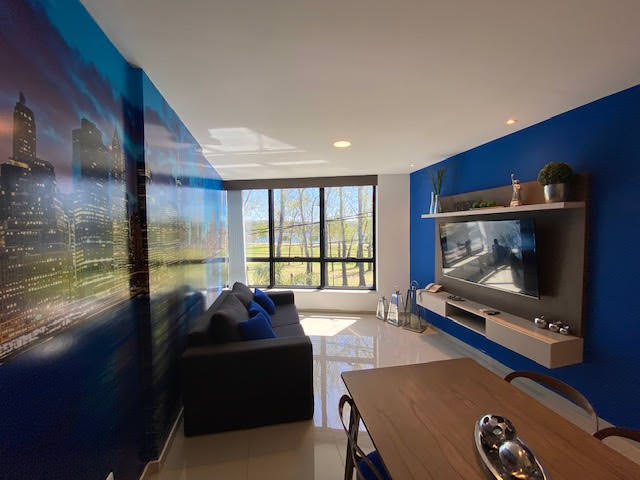 DEPARTAMENTO DE CATEGORÍA SOBRE COSTANERA FRENTE AL LAGO 