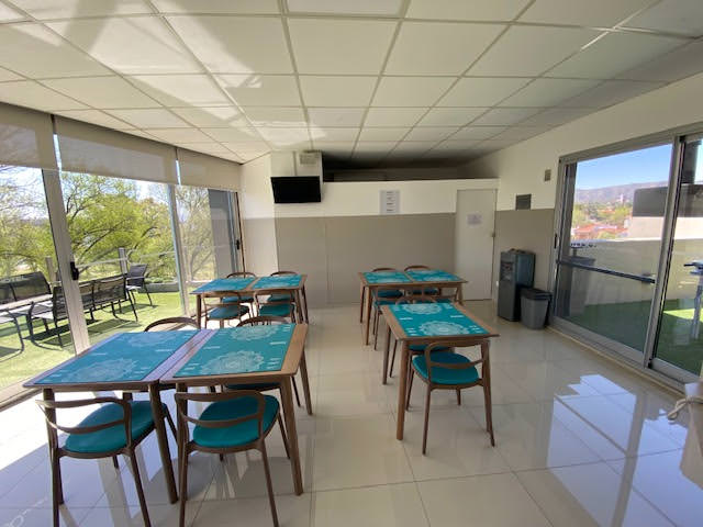 DEPARTAMENTO DE CATEGORÍA SOBRE COSTANERA FRENTE AL LAGO 