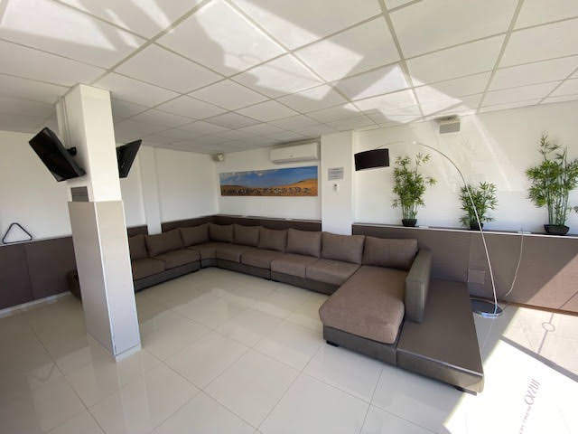DEPARTAMENTO DE CATEGORÍA SOBRE COSTANERA FRENTE AL LAGO 