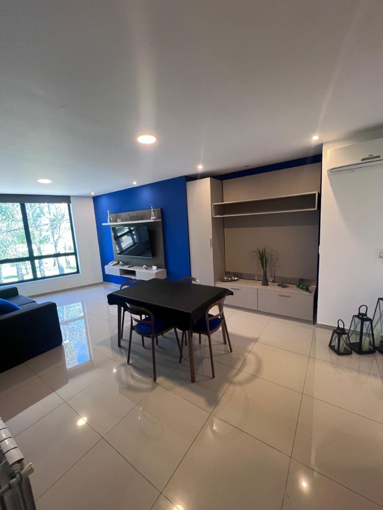 DEPARTAMENTO DE CATEGORÍA SOBRE COSTANERA FRENTE AL LAGO 