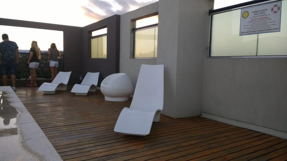 DEPARTAMENTO DE CATEGORÍA SOBRE EL RÍO A UNA CUADRA DEL CENTRO
