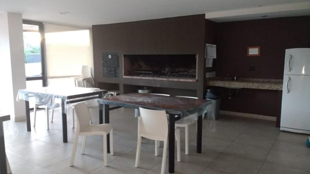 DEPARTAMENTO DE CATEGORÍA SOBRE EL RÍO A UNA CUADRA DEL CENTRO