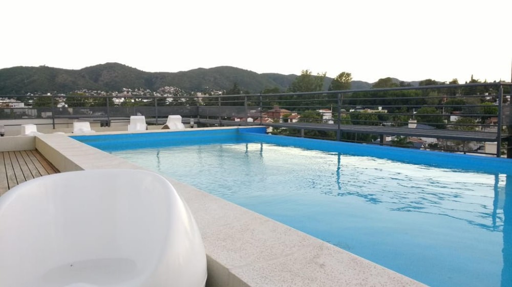 DEPARTAMENTO DE CATEGORÍA SOBRE EL RÍO A UNA CUADRA DEL CENTRO