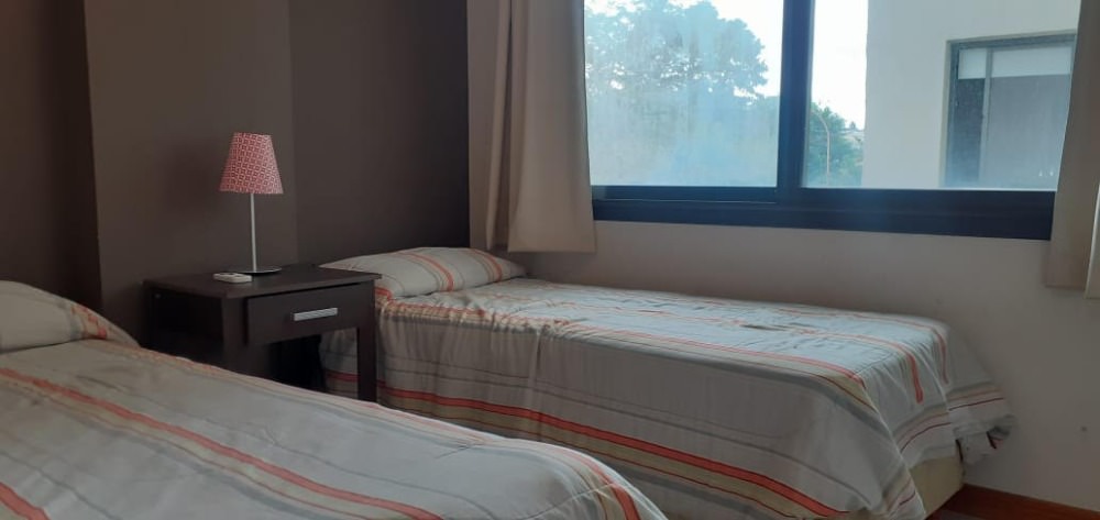 DEPARTAMENTO DE CATEGORÍA SOBRE EL RÍO A UNA CUADRA DEL CENTRO
