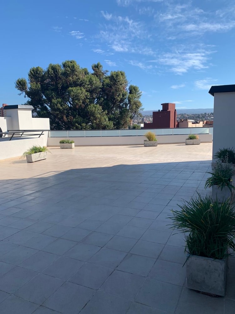DEPARTAMENTO CON PILETA DE CATEGORIA