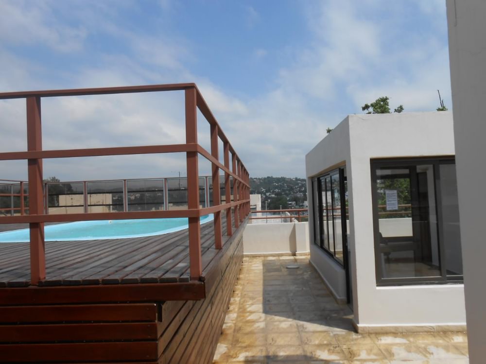 DEPARTAMENTO CENTRICO CON PILETA
