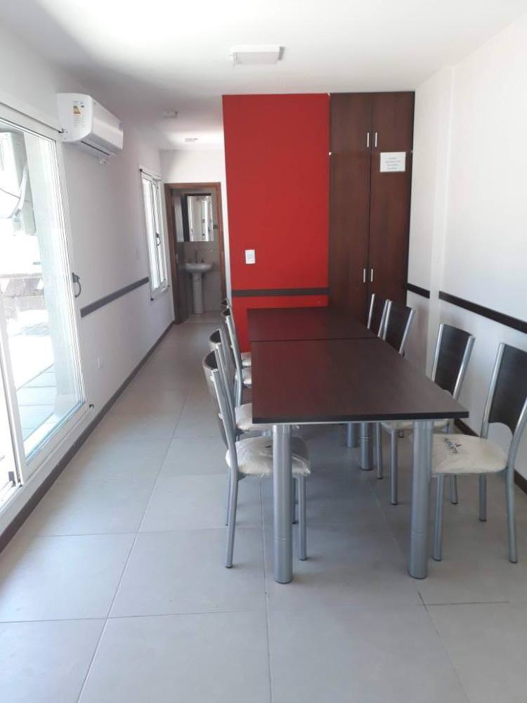 DEPARTAMENTO  CON COCHERA Y PILETA 