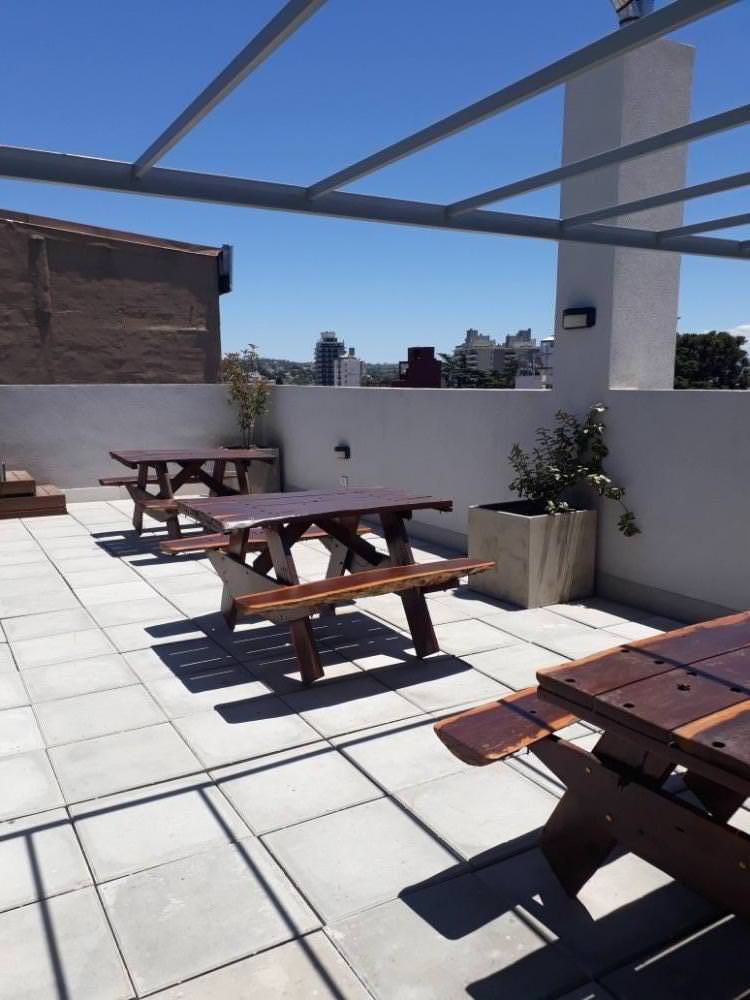 DEPARTAMENTO  CON COCHERA Y PILETA 