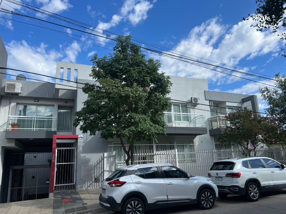 DEPARTAMENTO  CON COCHERA Y PILETA 