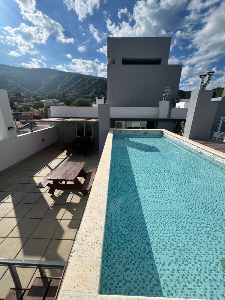DEPARTAMENTO  CON COCHERA Y PILETA 