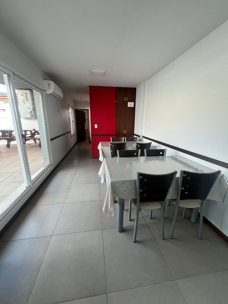 DEPARTAMENTO  CON COCHERA Y PILETA 