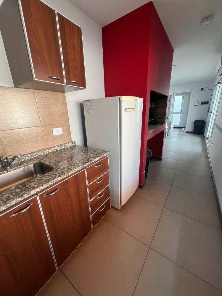DEPARTAMENTO  CON COCHERA Y PILETA 