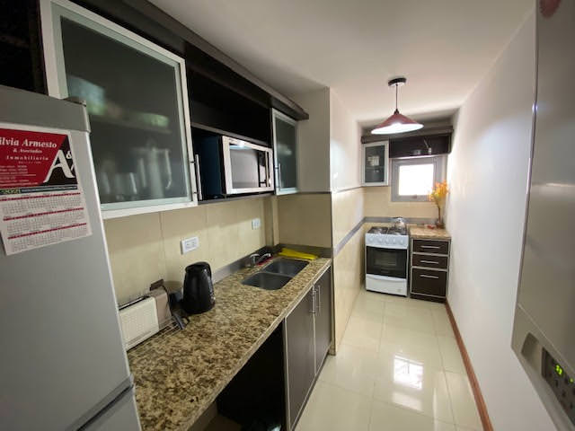 DEPARTAMENTO CON COCHERA CÉNTRICO