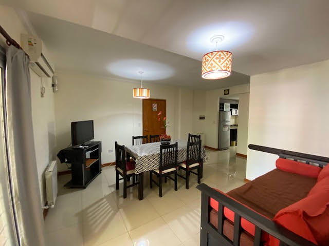 DEPARTAMENTO CON COCHERA CÉNTRICO