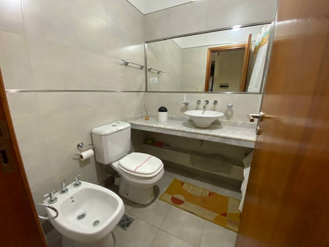 DEPARTAMENTO CON COCHERA CÉNTRICO