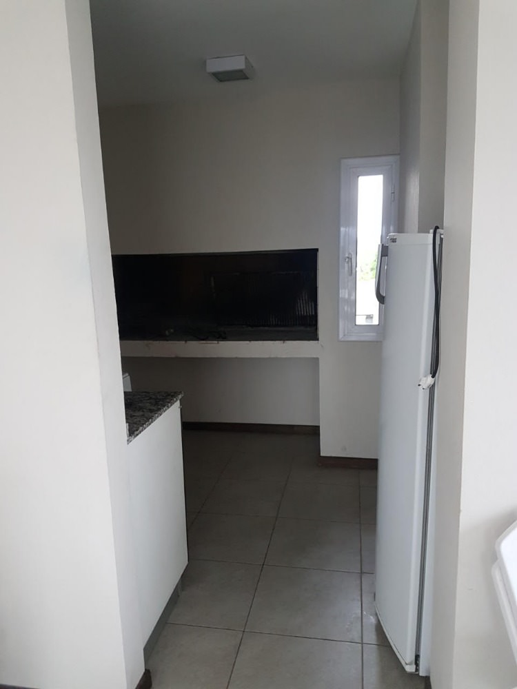 DEPARTAMENTO PARA 4 PERSONAS CON PILETA Y COCHERA
