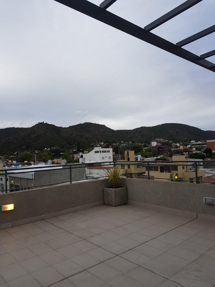 DEPARTAMENTO PARA 4 PERSONAS CON PILETA Y COCHERA