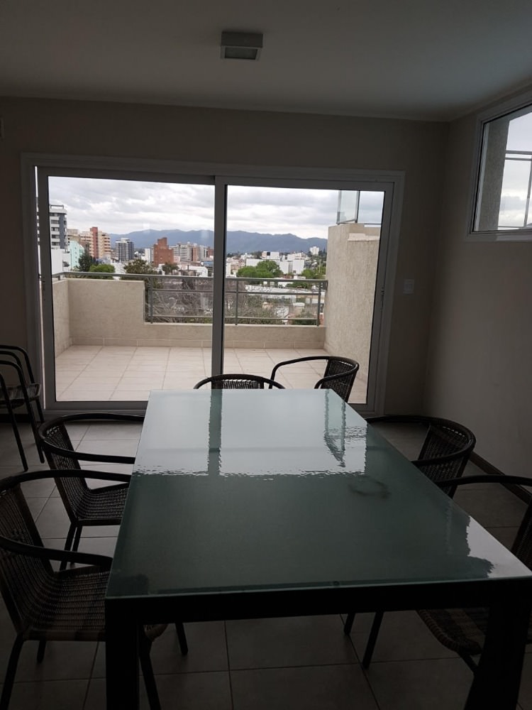 DEPARTAMENTO PARA 4 PERSONAS CON PILETA Y COCHERA