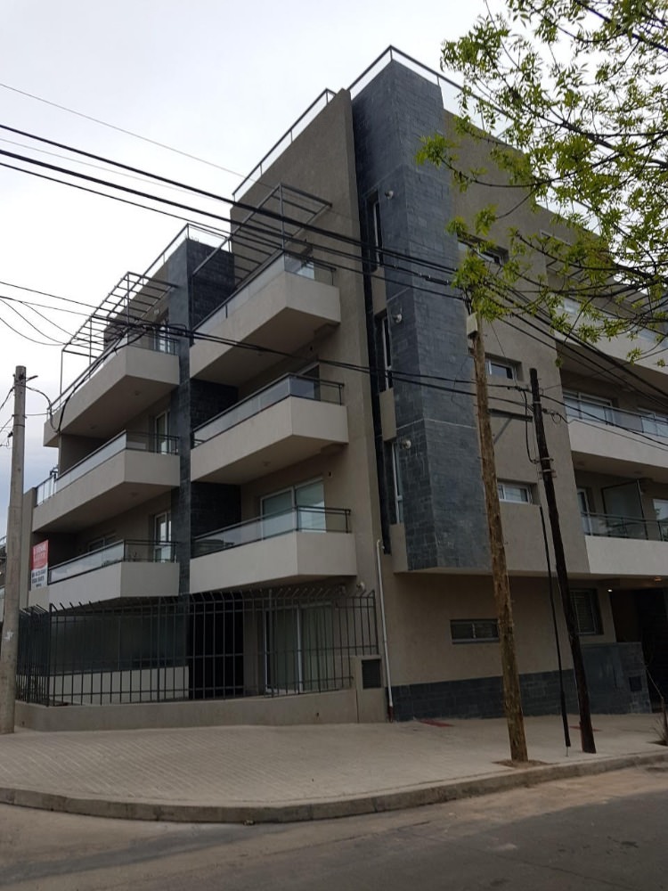 DEPARTAMENTO PARA 4 PERSONAS CON PILETA Y COCHERA