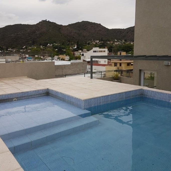 DEPARTAMENTO PARA 4 PERSONAS CON PILETA Y COCHERA