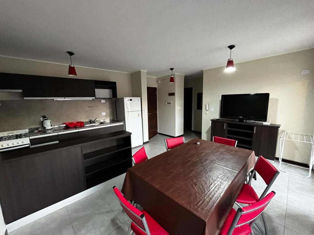 DEPARTAMENTO PARA 4 PERSONAS CON PILETA Y COCHERA