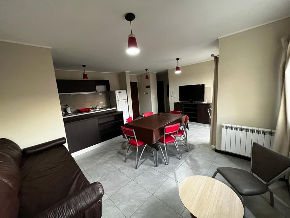 DEPARTAMENTO PARA 4 PERSONAS CON PILETA Y COCHERA