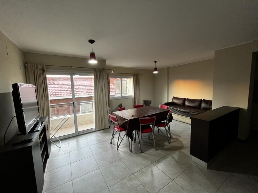 DEPARTAMENTO PARA 4 PERSONAS CON PILETA Y COCHERA