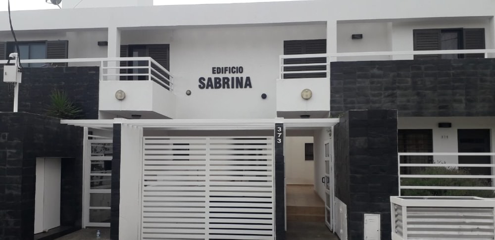 Departamento con cochera en el centro