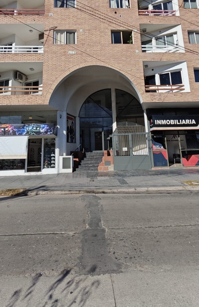 DEPARTAMENTO A UNA CUADRA DE PEATONAL CON COCHERA 