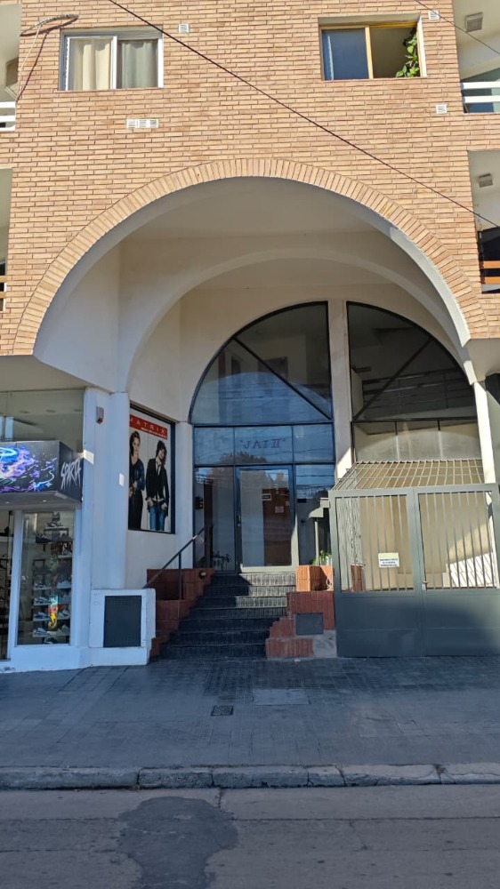 DEPARTAMENTO A UNA CUADRA DE PEATONAL CON COCHERA 