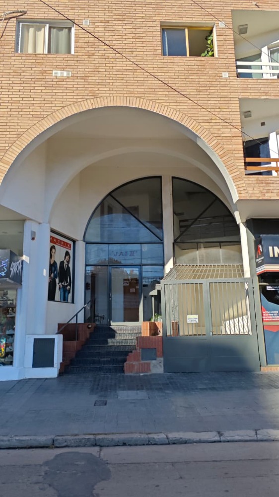 DEPARTAMENTO A UNA CUADRA DE PEATONAL CON COCHERA 