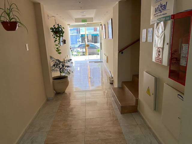 DEPARTAMENTO CÉNTRICO CON COCHERA Y PILETA 