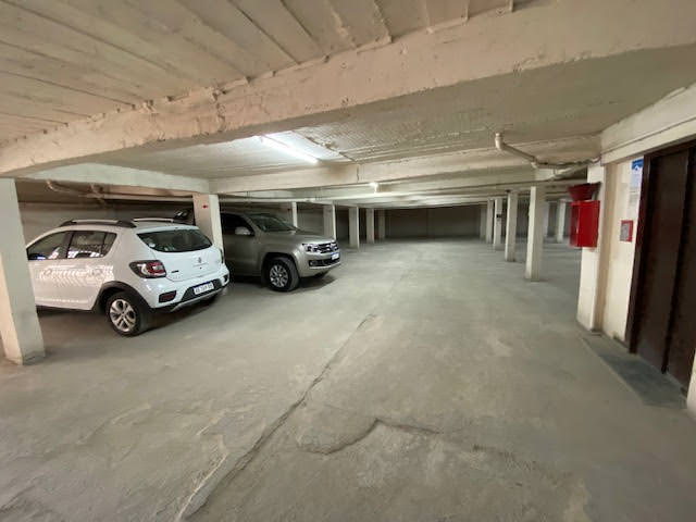 DEPARTAMENTO CÉNTRICO CON COCHERA Y PILETA 