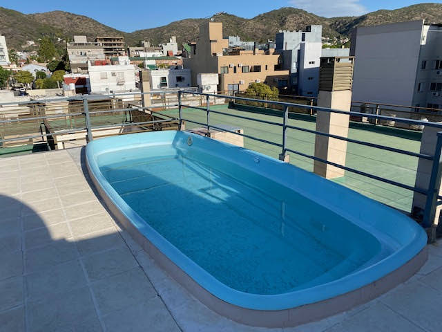DEPARTAMENTO CÉNTRICO CON COCHERA Y PILETA 
