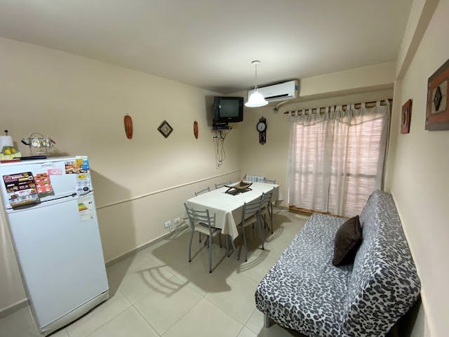 DEPARTAMENTO CÉNTRICO CON COCHERA Y PILETA 