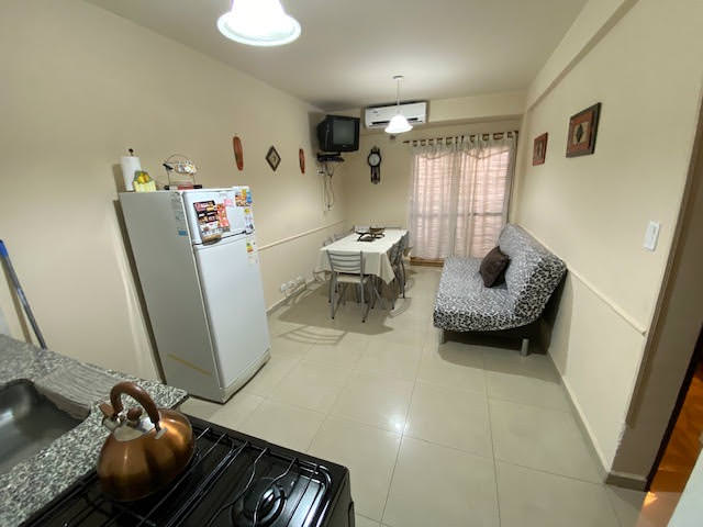 DEPARTAMENTO CÉNTRICO CON COCHERA Y PILETA 