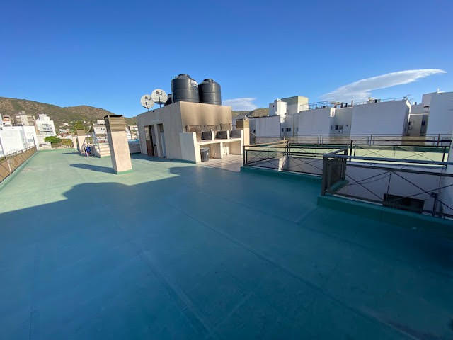 DEPARTAMENTO CÉNTRICO CON COCHERA Y PILETA 