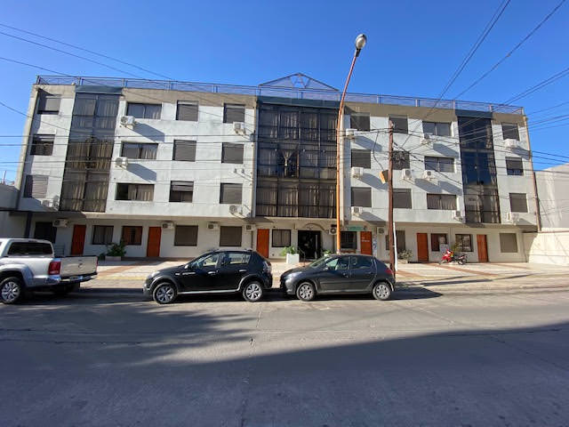 DEPARTAMENTO CÉNTRICO CON COCHERA Y PILETA 