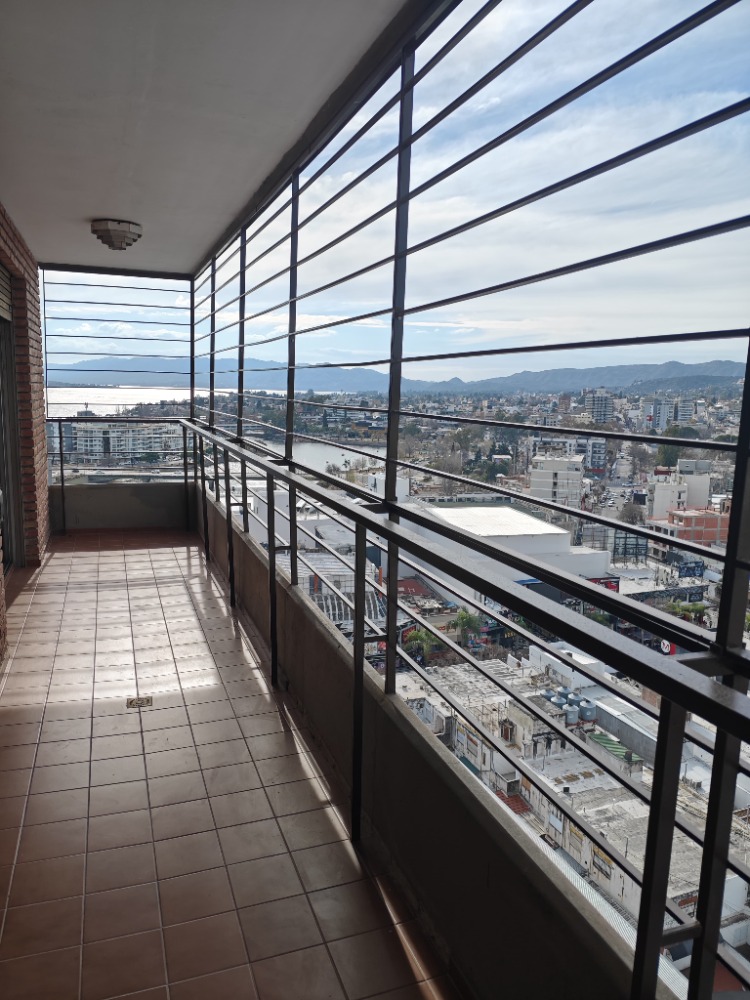 EDIFICIO ACUARIO II CON VISTA ESPECTACULAR!