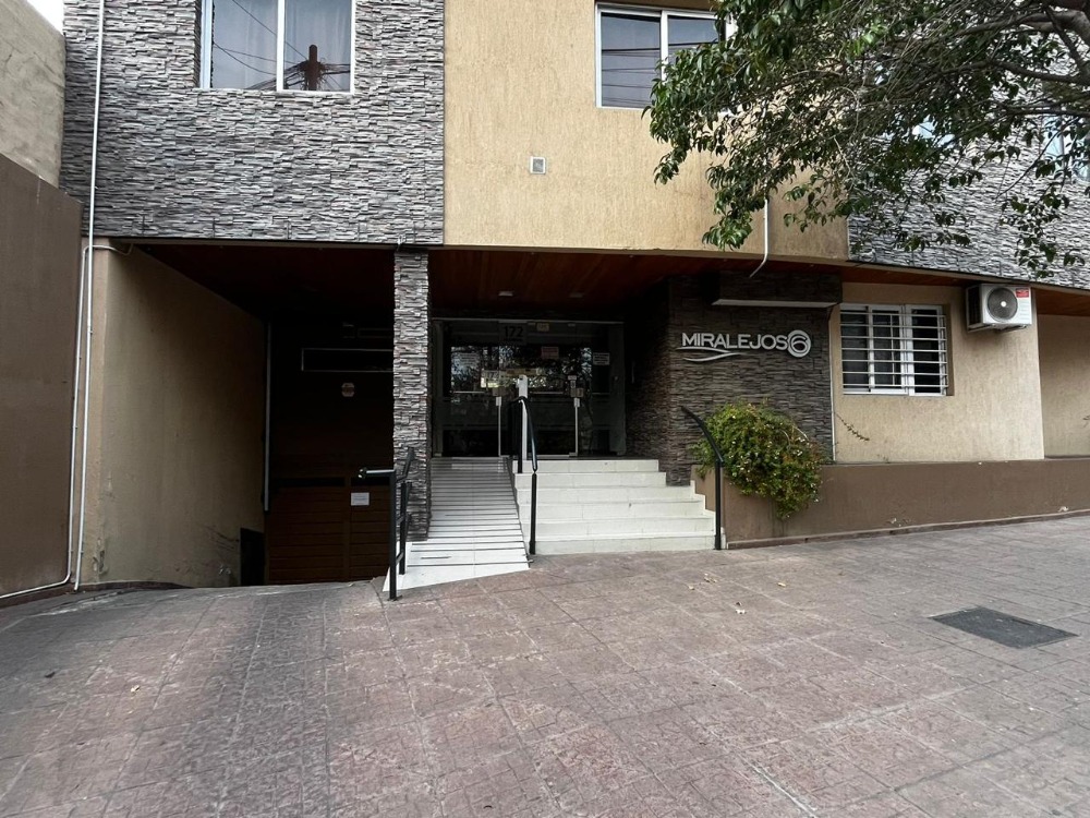 DEPARTAMENTO CENTRO COCHERA Y PILETA