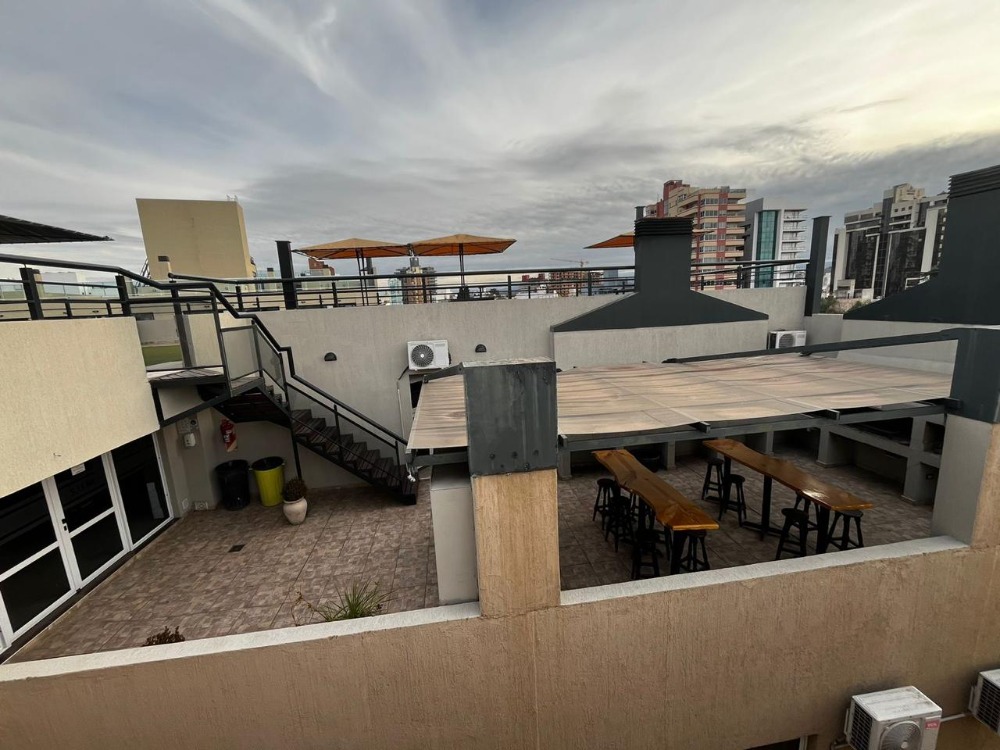 DEPARTAMENTO CENTRO COCHERA Y PILETA