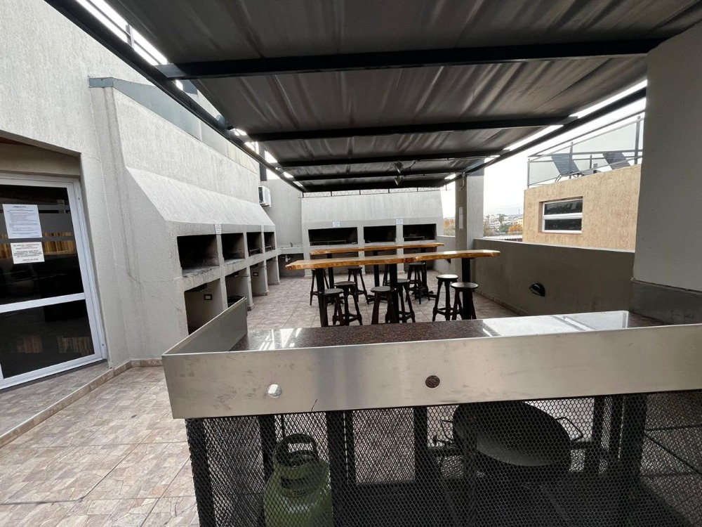 DEPARTAMENTO CENTRO COCHERA Y PILETA