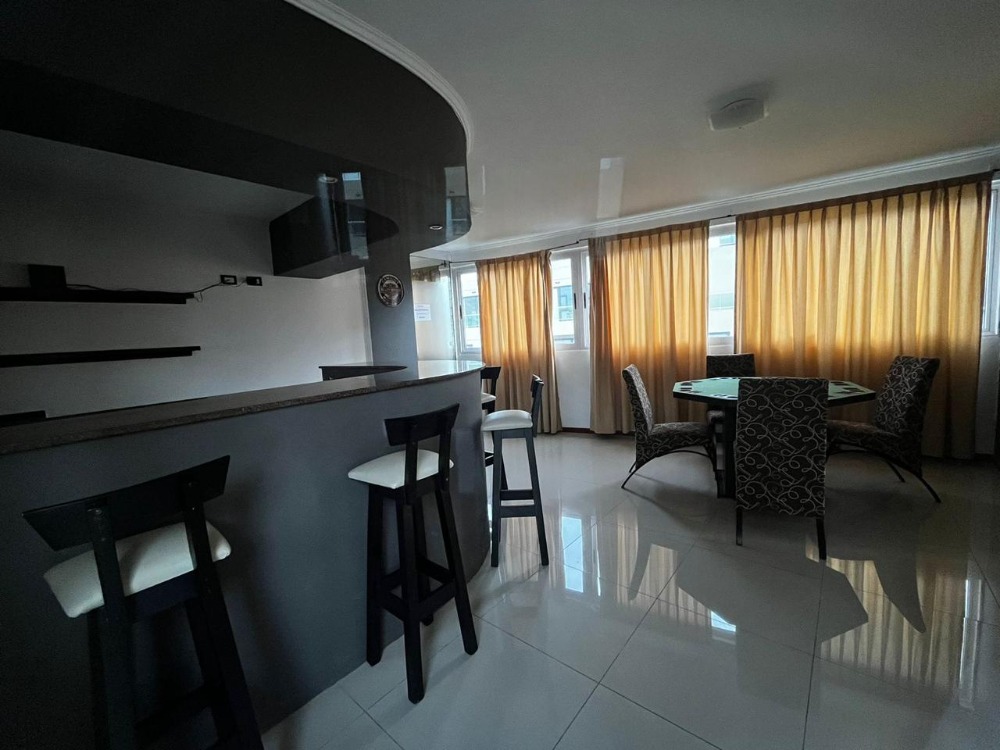 DEPARTAMENTO CENTRO COCHERA Y PILETA