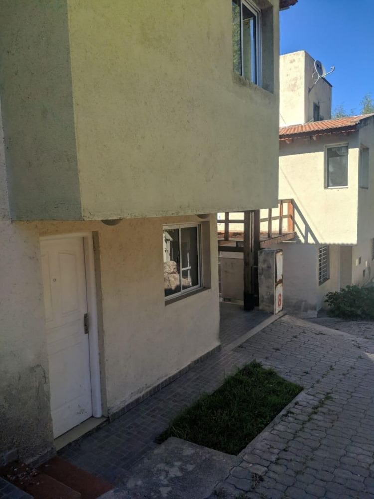 DUPLEX DE 2 DORMITORIOS CON COCHERA Y PILETA 