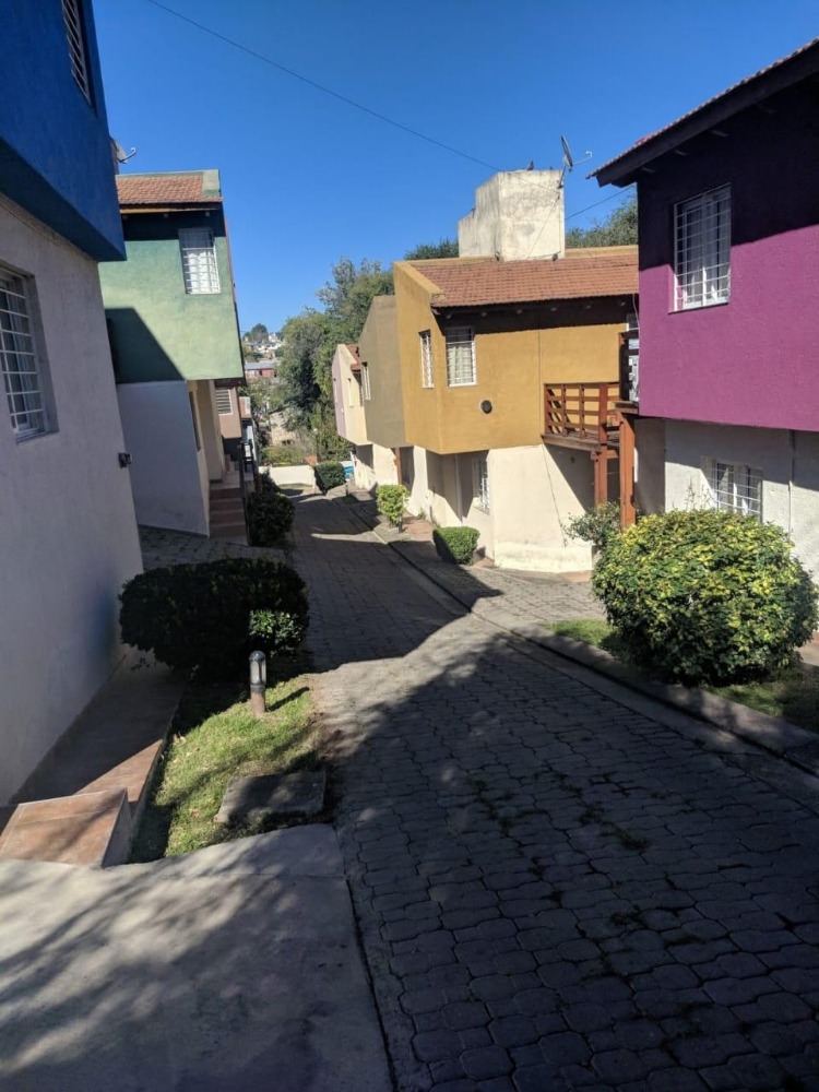 DUPLEX DE 2 DORMITORIOS CON COCHERA Y PILETA 