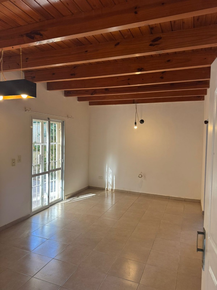 DUPLEX DE 2 DORMITORIOS CON COCHERA Y PILETA 