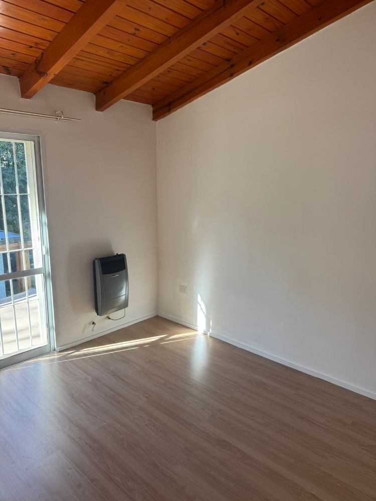 DUPLEX DE 2 DORMITORIOS CON COCHERA Y PILETA 