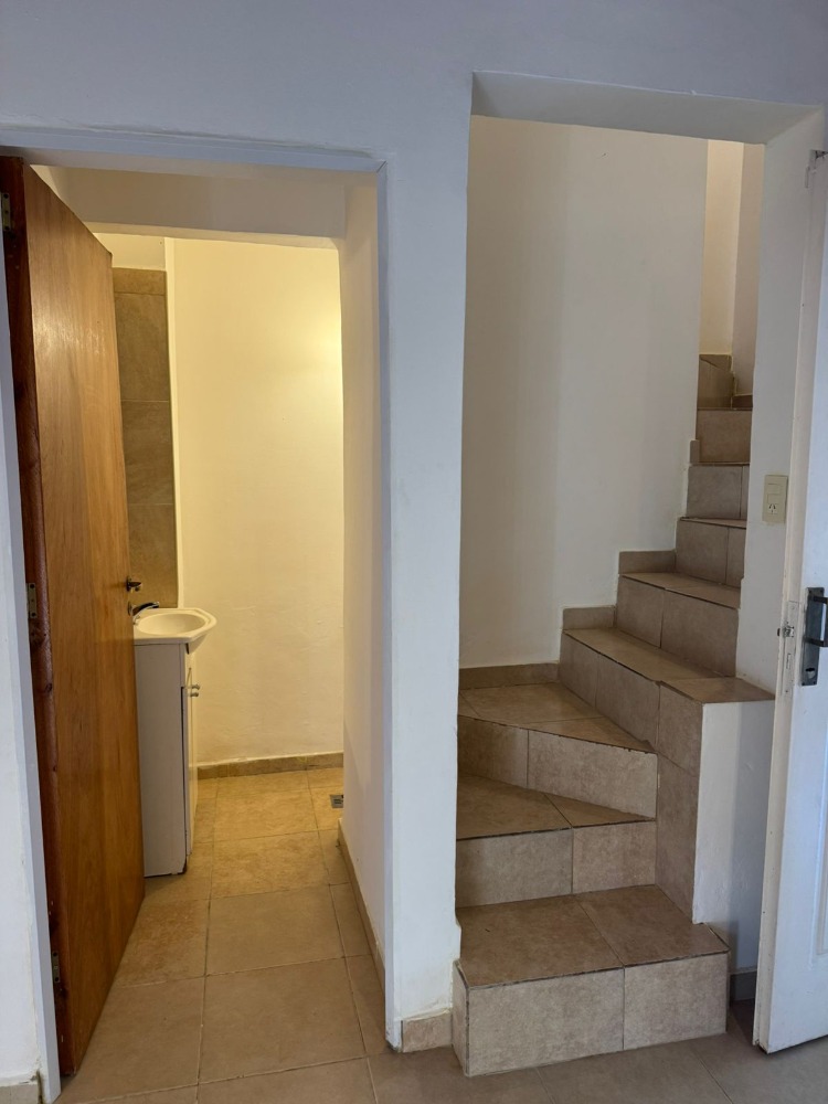 DUPLEX DE 2 DORMITORIOS CON COCHERA Y PILETA 